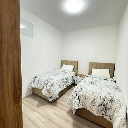 شقة Aura تيرانا