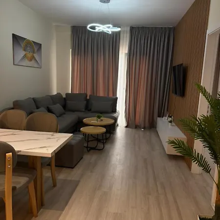 アパート Aura ティラナ